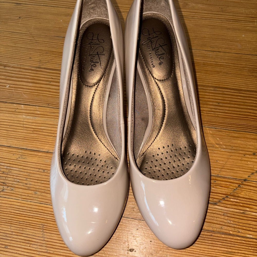 Life Stride Classic Beige Heels - Picture 2 of 4